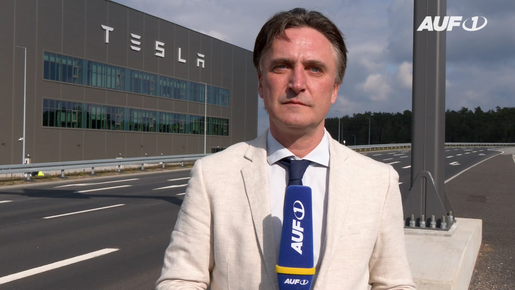 ⁣Tesla-Anschlag: False Flag-Aktion in Brandenburg?