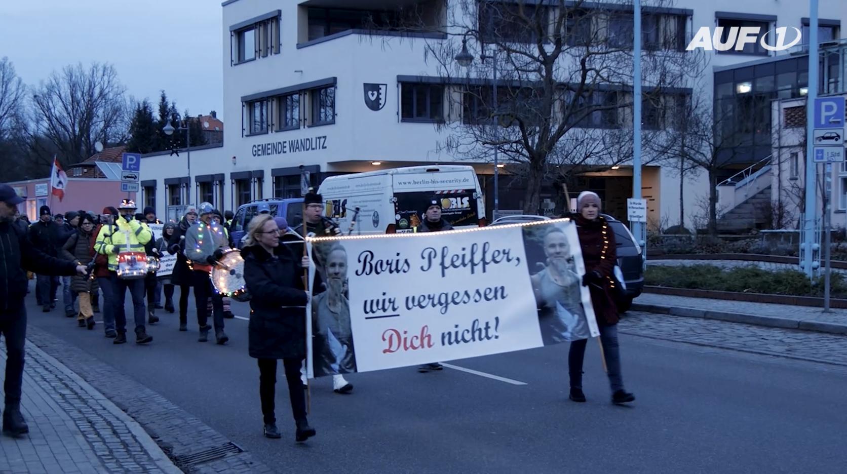 Gedenken an Boris Pfeiffer – „Auch ich wurde von Polizei am Helfen gehindert“