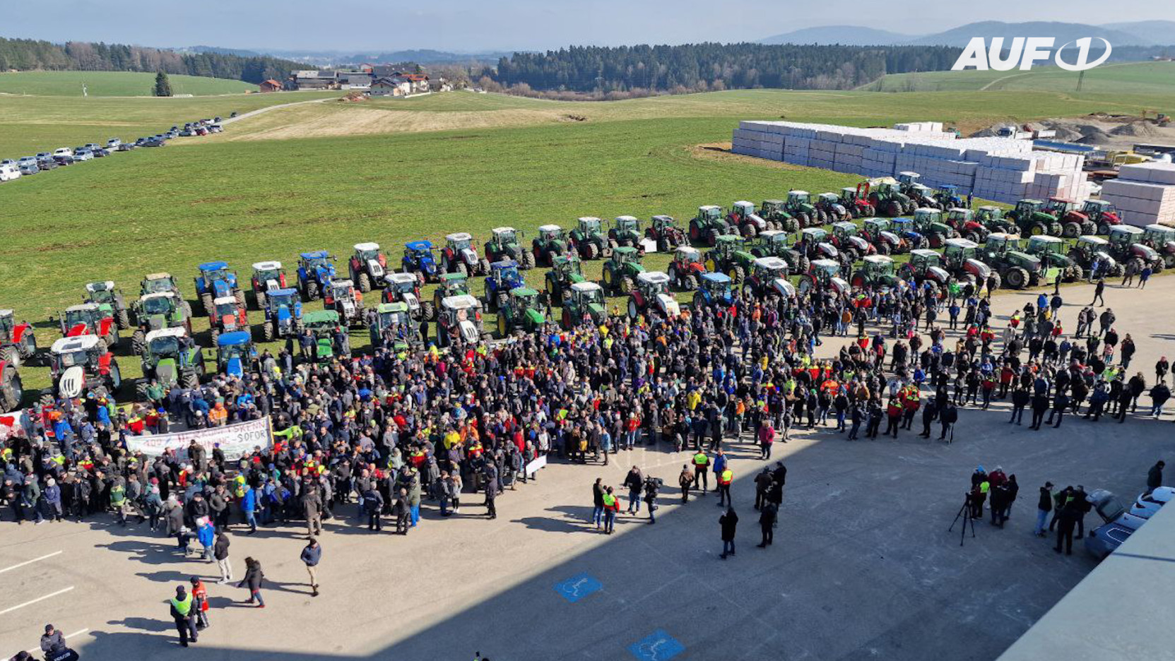 ⁣Vöcklabruck: Massiver Bauern-Protest – nun auch in Österreich