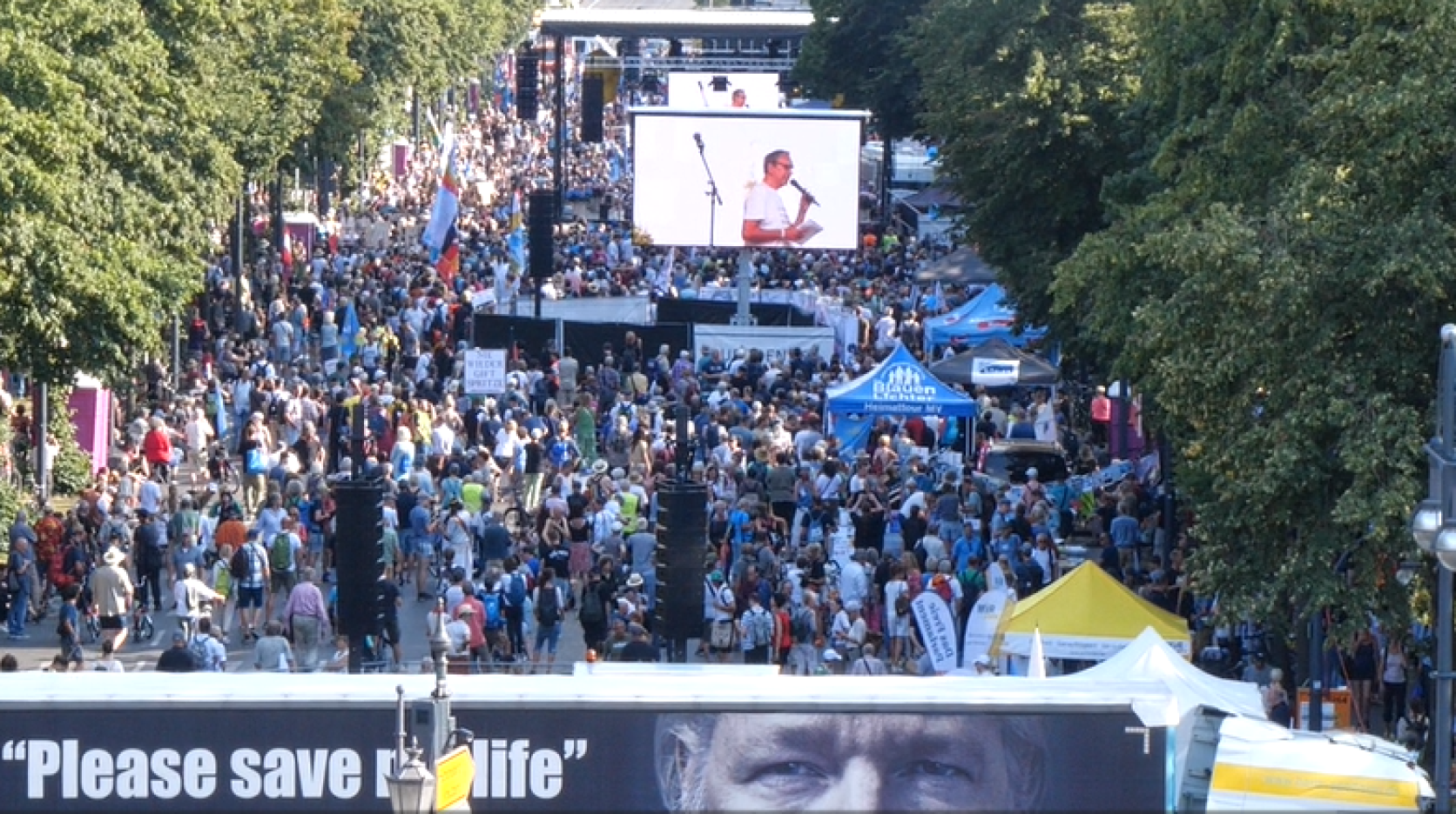 ⁣Querdenken-Demo: Tausende Menschen für Frieden und Freiheit auf Berlins Straßen